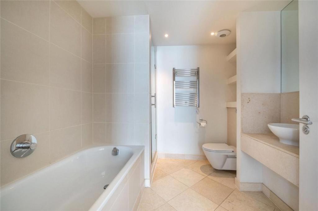 Penthouse Canary Wharf - Free Wifi ลอนดอน ภายนอก รูปภาพ