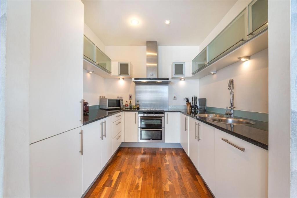 Penthouse Canary Wharf - Free Wifi ลอนดอน ภายนอก รูปภาพ