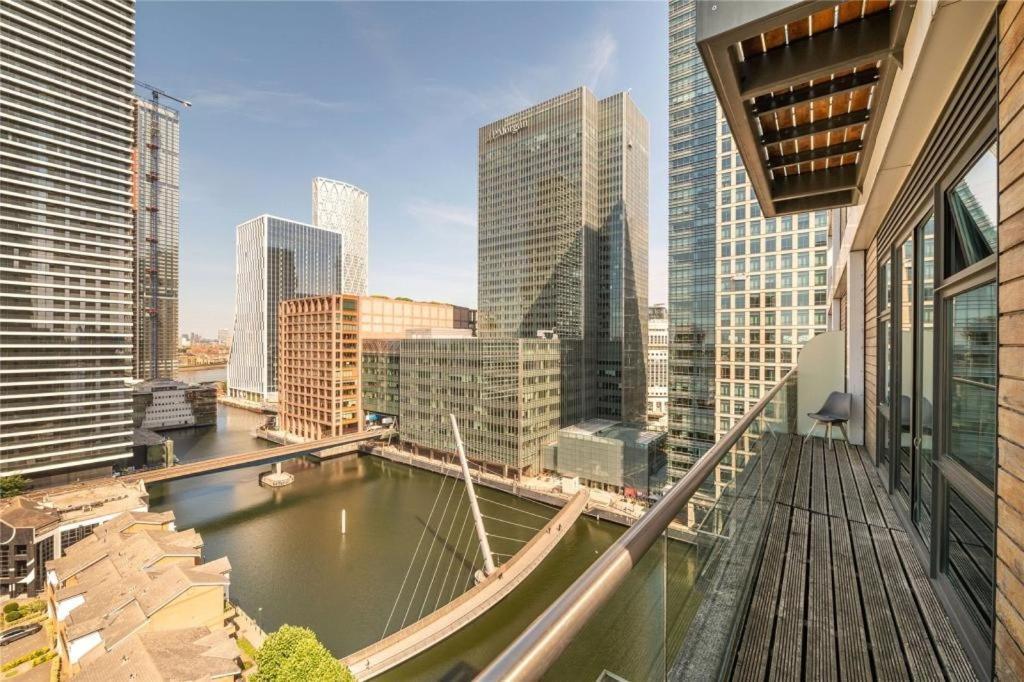 Penthouse Canary Wharf - Free Wifi ลอนดอน ภายนอก รูปภาพ